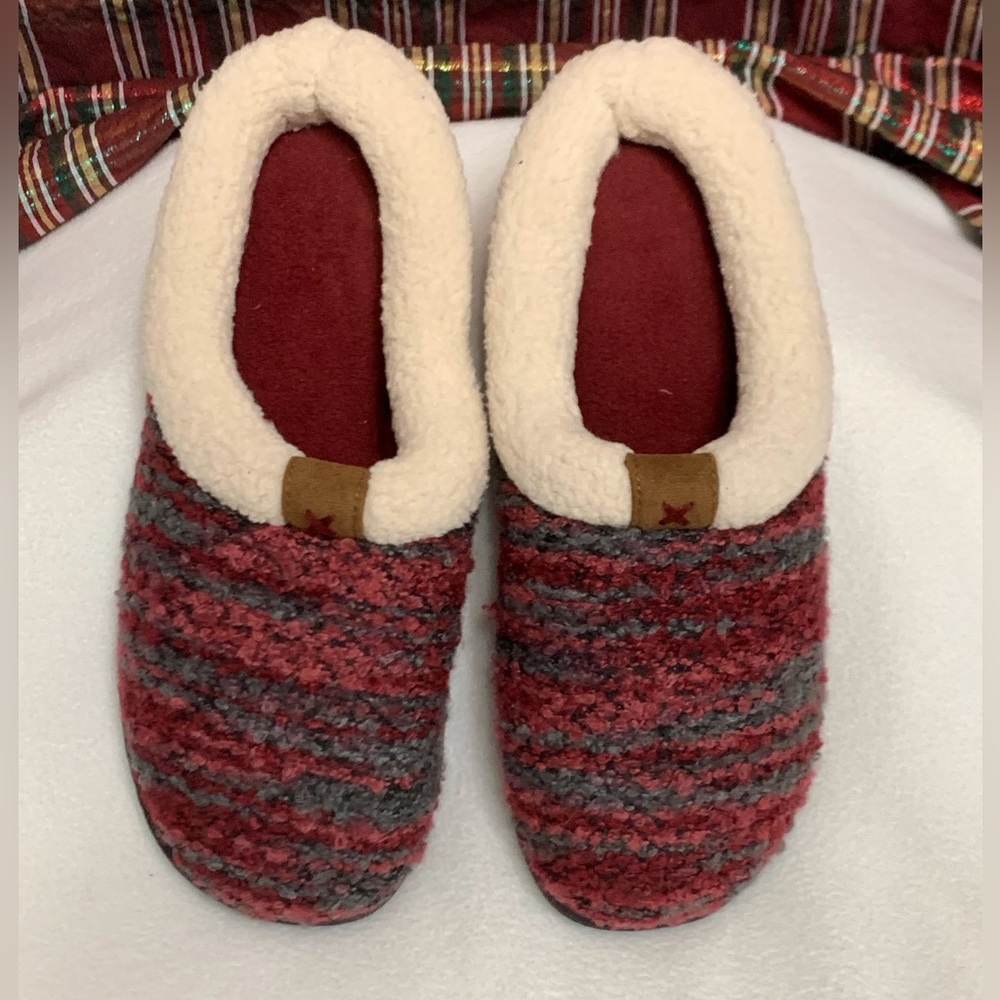 NWOT DEARFOAMS FAUX FUR SLIPPERS - SZ MED 7-8 - Picture 4 of 6